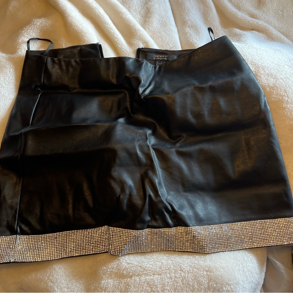leather skirt